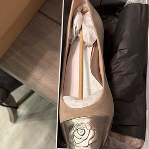 Taryn Rose Silver and Beige Flats
